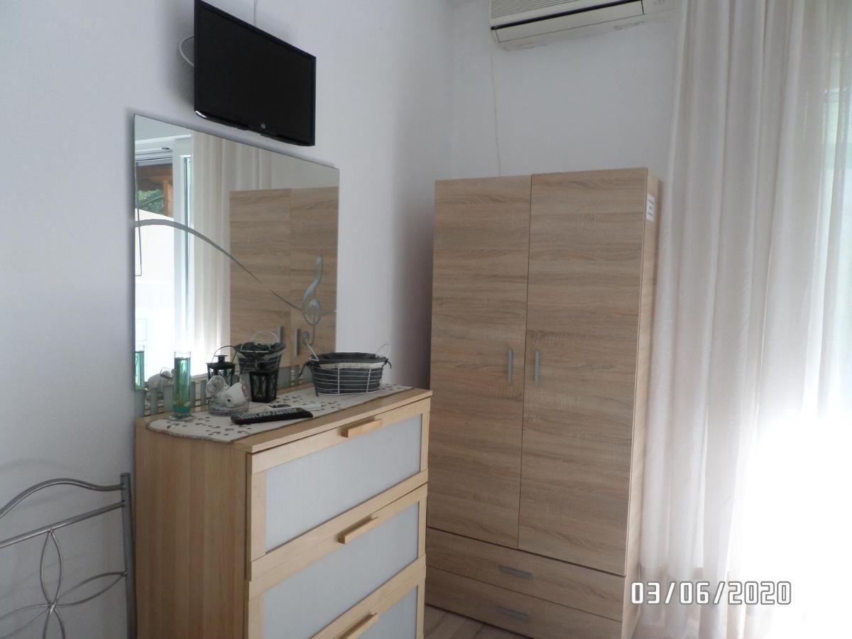 Anais Apartment Néa Péramos Eksteriør bilde