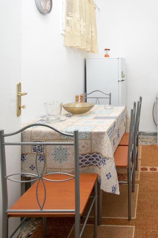 Anais Apartment Néa Péramos Eksteriør bilde