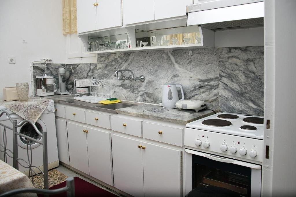 Anais Apartment Néa Péramos Eksteriør bilde