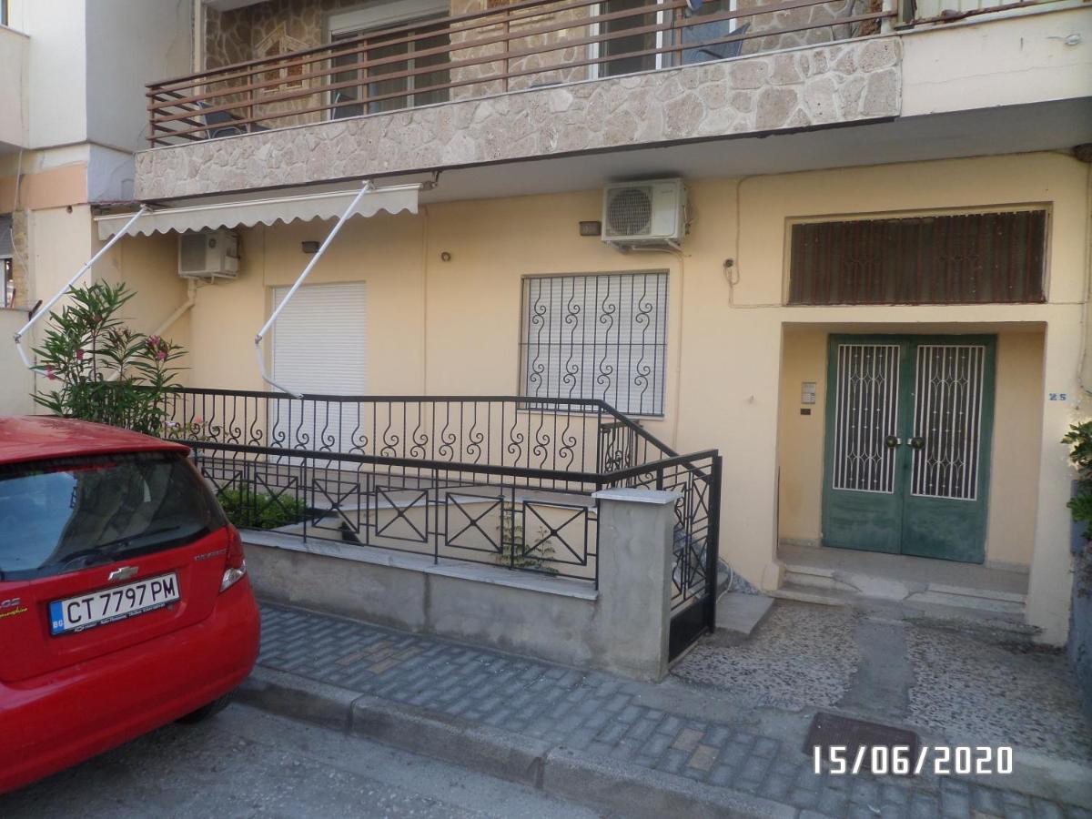 Anais Apartment Néa Péramos Eksteriør bilde